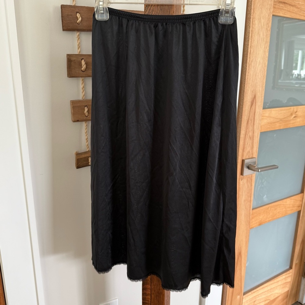 Vintage Vanity Fair Lace Trim Satin Nylon Slip Skirt Medium Black 26” Length EUC